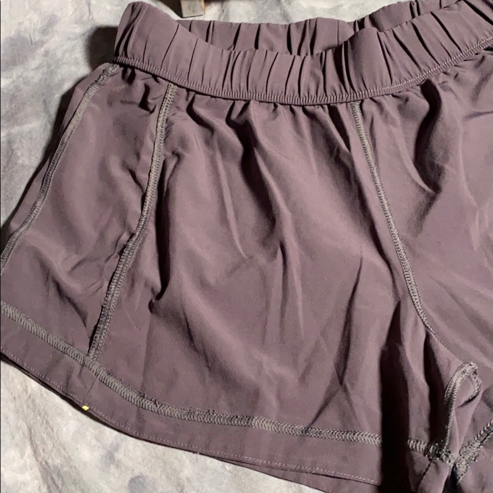💚 3 for $15 💚 - Under Armour Semi Fitted Heat Gear Shorts size Small - Picture 15 of 16